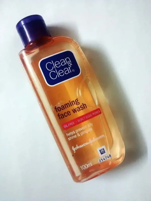 Clean & Clear Foaming Face Wash - 100 ML